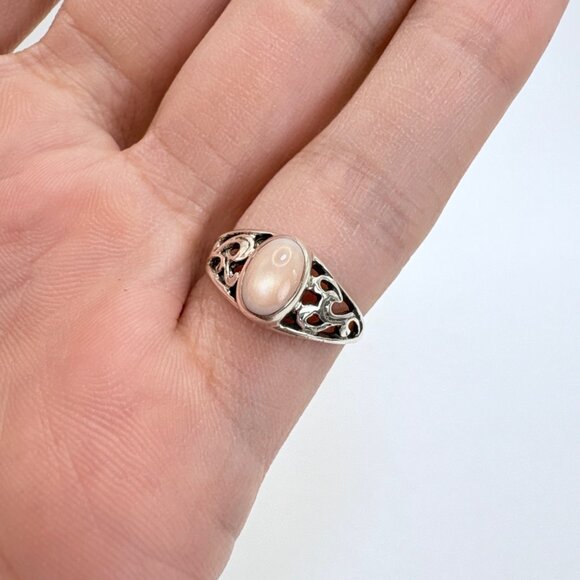 VTG Sterling Silver 925 Mother of Pearl Scroll Design Statement Ring Size 4.5 - Picture 5 of 8